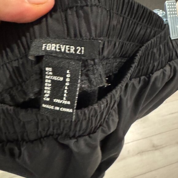 Forever 21 Black Parachute Pants - Picture 2 of 3
